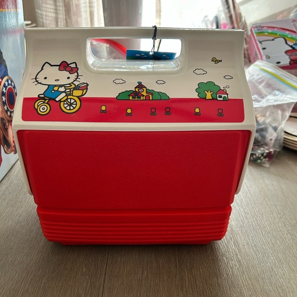 NWT Igloo x Hello Kitty Cooler - Picture 3 of 8